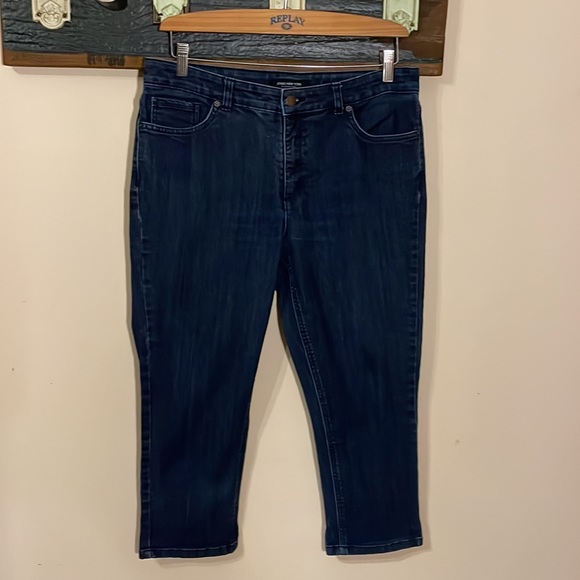 2/$30 Jones New York Signature Lexington Denim Capri Size 12 - Picture 2 of 13